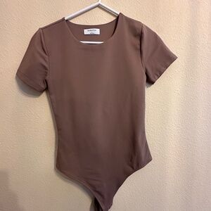 Aritzia Babaton Contour Crew Short Sleeve Body Suit